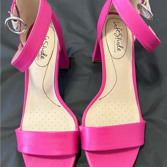 LifeStride Averly ankle strap block heel sandal size 8wide - Picture 4 of 6